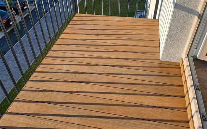 Balkon z deski kompozytowej Modern Rustykalny po montażu