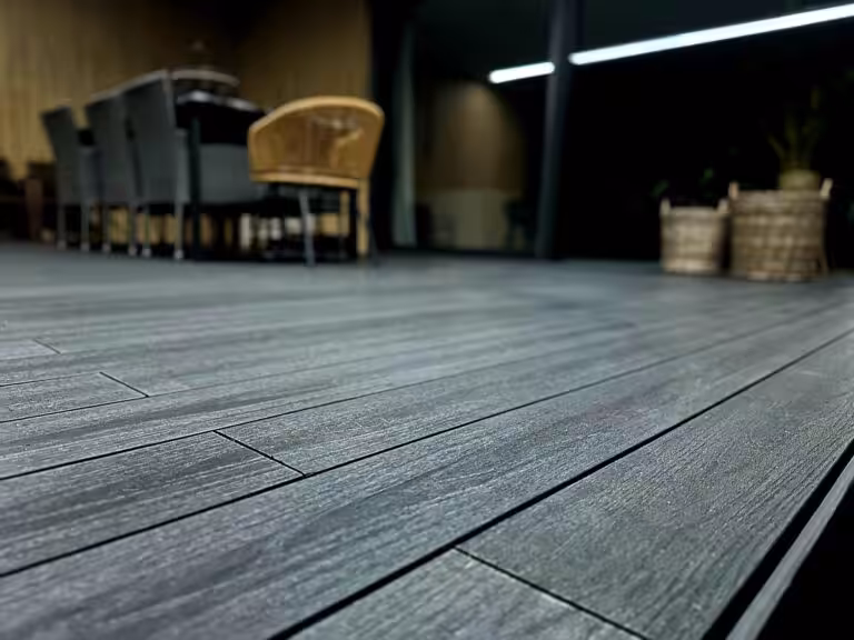 Zabudowa strefy basenowej Deckline